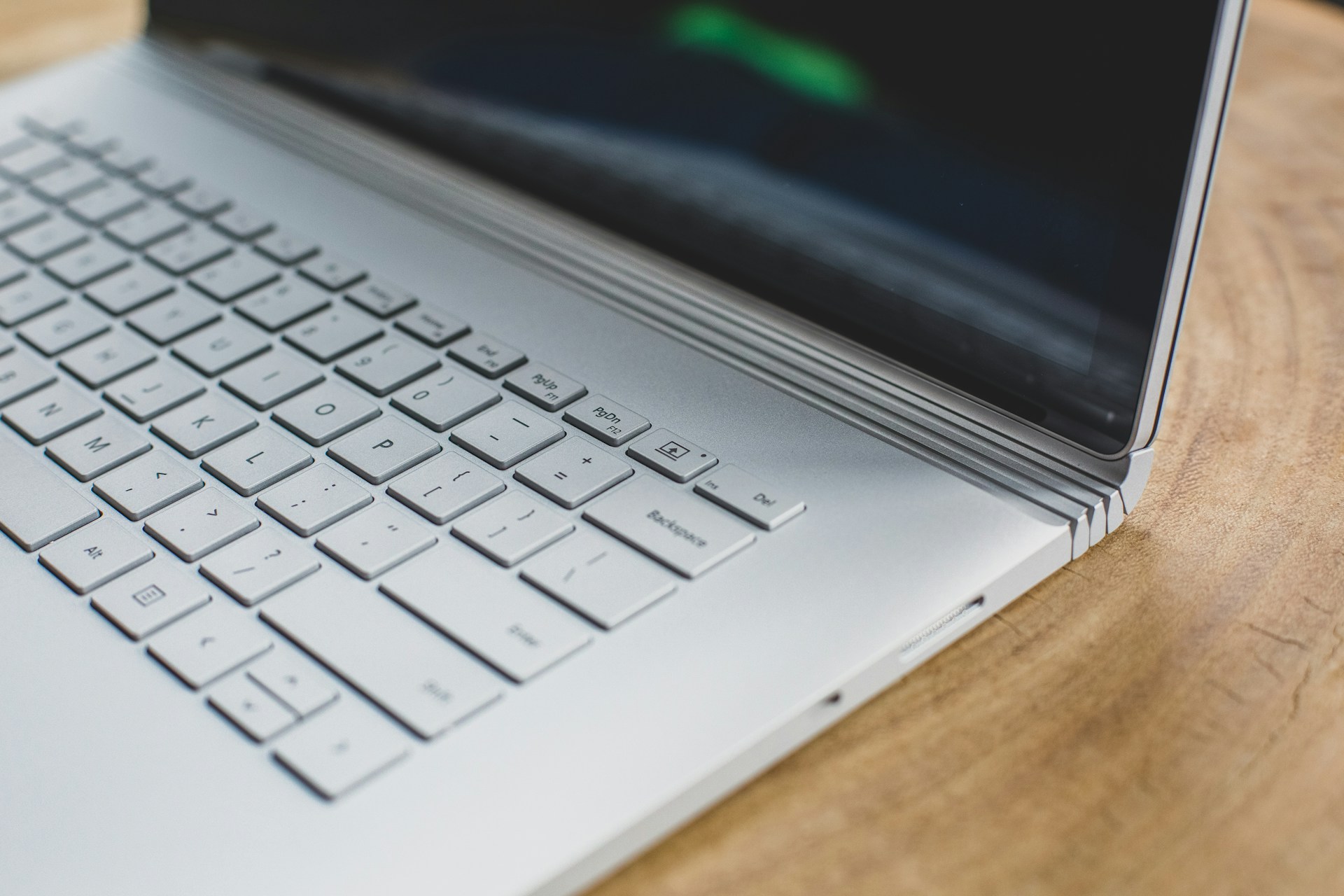 Excel（エクセル）を使って業務効率化する5つの方法｜役立つ関数や注意点を解説